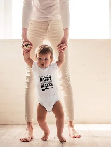 Miniatura 3 de CBTwear I'm Proof That My Daddy Does Not Shot Blanks Hunting Buddy Lindo body infantil de una pieza