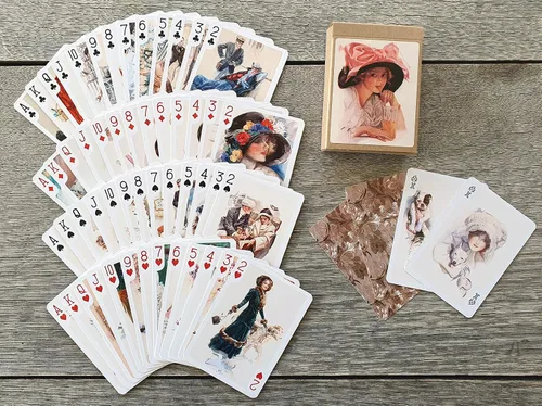 Miniatura 4 de Naipes de elegancia eduardiana (baraja de póquer 54 cartas todas diferentes) Hermosas damas con sombreros románticos vestidos salones y escenas