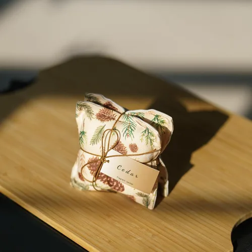 Miniatura 6 de AUCUDA Paquete de 4 bolsas perfumadas de cedro para cajones y armarios, paquetes de popurrí para ropa de mujer, almohada de malla con fragancia