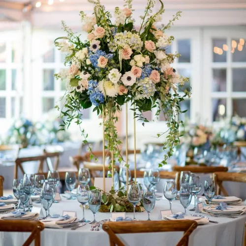 Miniatura 3 de DouSeiAi 10 piezas de mesa de metal para mesas de boda, plantas, jarrón dorado alto, columna geométrica de flores para decoración de bodas, fiestas