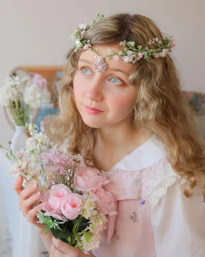 Miniatura 2 de MOSTORY Corona de elfos de flores rosadas, diadema de corona floral hecha a mano para mujeres, tiara de elfo nupcial, accesorios para el cabello