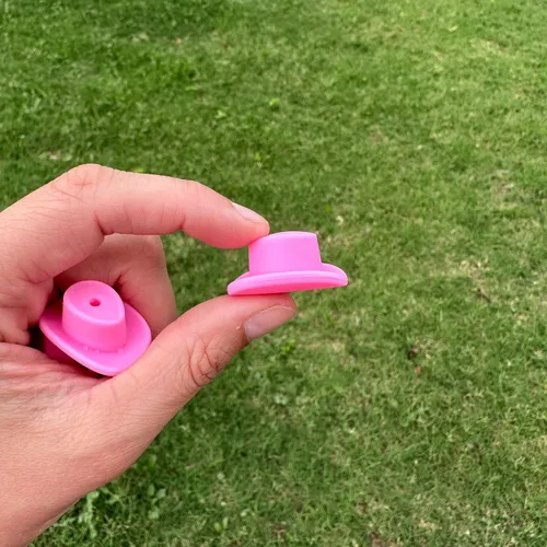 Miniatura 5 de Focal Beads - Sombrero de vaquero de silicona rosa Paquete de 12 unidades al por mayor para perchas de cuerda Freshie, bolígrafo con cuentas