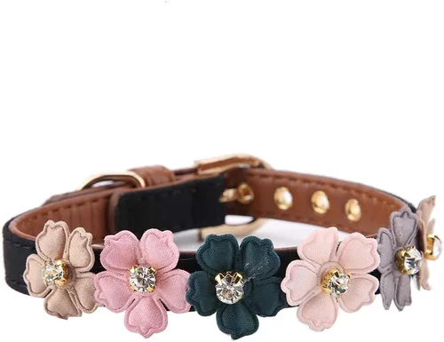 Elegante collar de perro de piel sintética con corbatín de flores, collar de gato y perro para perros medianos a grandes para uso diario, bonito