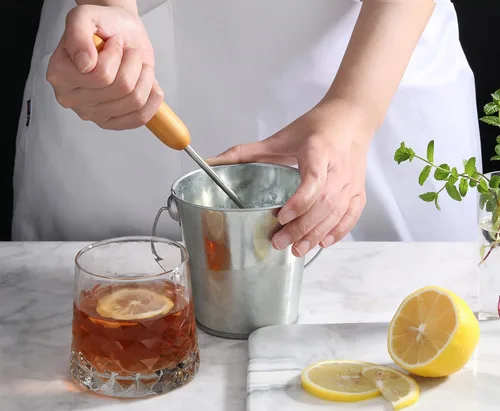 Miniatura 8 de New Star Foodservice Picador de hielo de acero al carbono con mango de madera dura, trituradora de hielo de 7.5 pulgadas, herramienta de bar