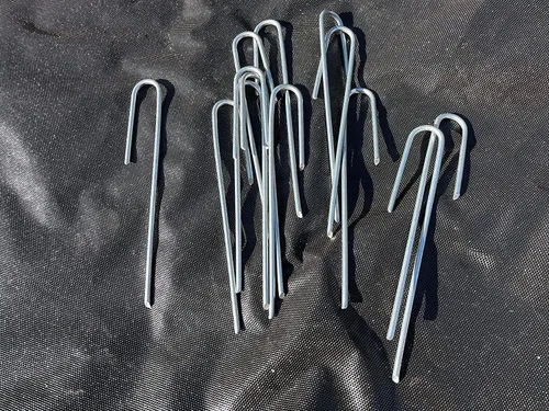 Miniatura 9 de Sandbaggy Paquete de 100 estacas de tubo de goteo para paisaje, 5 pulgadas de longitud, calibre 11, resistentes, anclajes de goteo, pasadores