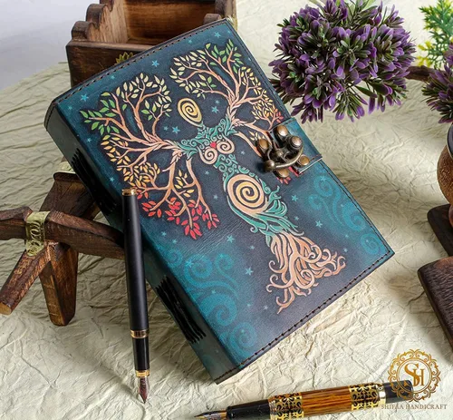 Miniatura 7 de Libro de Hechizos en Blanco de las Sombras Diario con Cierre de Cerradura Accesorio Vintage Hecho a Mano de Cuero en Relieve Oración Pagana