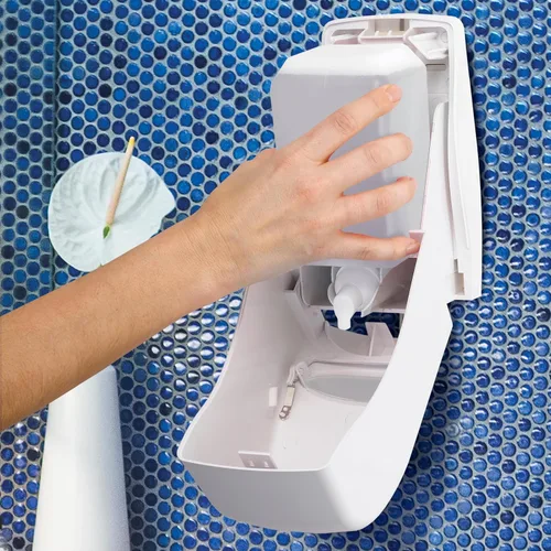 Miniatura 5 de Scott® Limpiador antiséptico de espuma para la piel (91555), repuestos de jabón manual de manos de 1.0 L, transparente, sin fragancia añadida, 1.75%