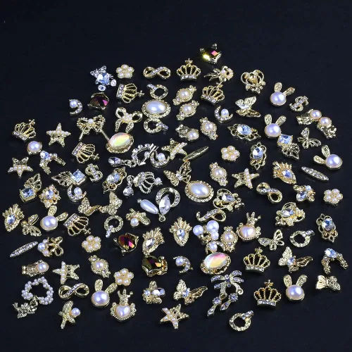 Miniatura 6 de 50 dijes dorados para uñas acrílicas, estilos mixtos, diamantes de imitación brillantes de aleación de perlas para uñas, flores, mariposa, corazón