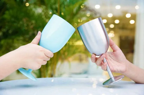 Miniatura 4 de AMZUShome Copas de vino de acero inoxidable (paquete de 2). Vaso de vino de doble pared aislado al vacío con tapa y pajita. Amistad, Navidad, Negro