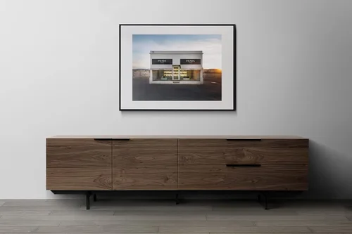 Miniatura 5 de Impresión fotográfica – Prada Marfa, Valentine, TX – Una escultura permanentemente instalada por artistas Elmgreen y Dragset – Póster histórico