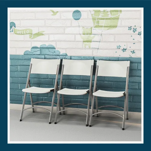 Miniatura 11 de OEF Furnishings Serie OEF600 Sillas plegables de respaldo alto, asiento de grado comercial de polietileno moldeado por soplado para uso en Gris