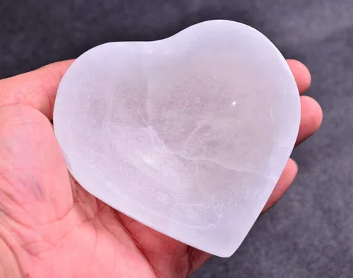 Miniatura 2 de JIC Gem Cuenco de cristal de selenita en forma de corazón plato de selenita marroquí para limpiar y recargar cristales y piedras curativas de 4