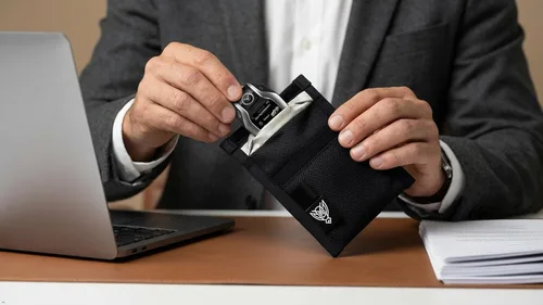 Miniatura 7 de Xtreme Sight Line ~ Xecutive Faraday Bolsa para Llaveros y Otros Pequeños Electrónicos (6" x 4") ~ Seguridad de Vehículos y Datos ~