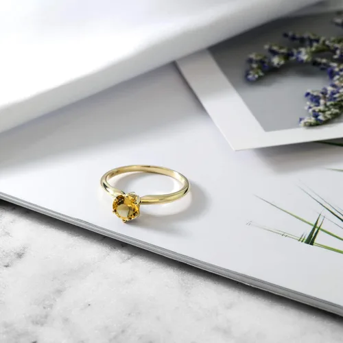 Miniatura 67 de Anillo de compromiso solitario con piedra preciosa redonda de oro amarillo de 14 quilates de 0.236 in para mujer Ajuste clásico de 6 puntas