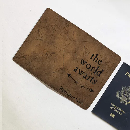 Miniatura 7 de Wanderlust Collection - Soporte de cuero personalizado para pasaporte - Regalos de viaje, El mundo espera, Cartera Rfid