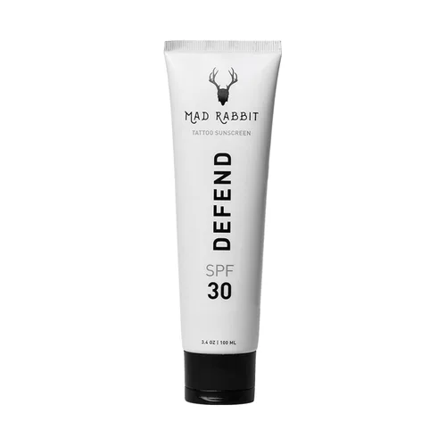 Mad Rabbit Defend Tattoo Protector solar - SPF 30 3.4 fl oz Tubo- Loción mineral de protección solar - Protección contra la decoloración del tatuaje