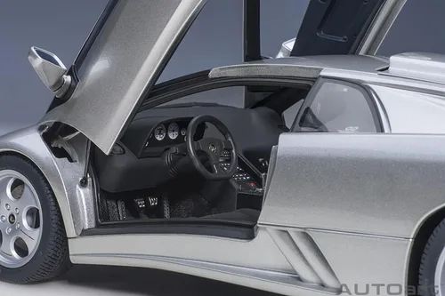 Miniatura 9 de AUTOart Lamborghini Diablo SE30 JOTA (TITANIO/Plateado metálico)