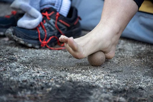 Miniatura 5 de Bola de masaje de corcho de viaje, alternativa ligera y sostenible a la bola de lacrosse para aliviar el dolor muscular (2.5 pulgadas