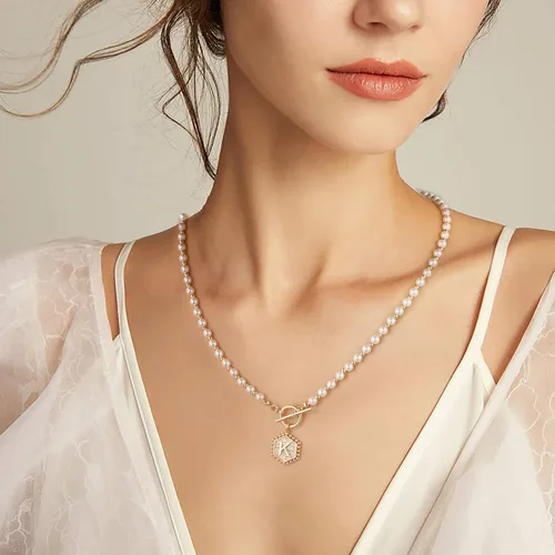 Miniatura 2 de Collar de perlas con inicial de oro para mujer, chapado en oro de 14 quilates, hecho a mano de 0.197in, collar de perlas de imitación redondo