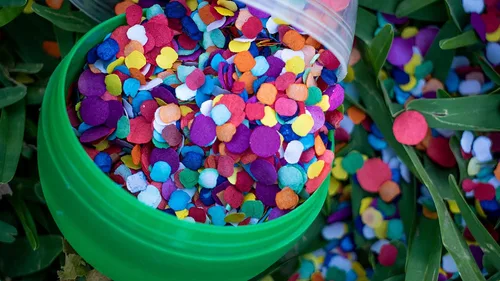 Miniatura 3 de Fiesta - Confeti de papel colorido mexicano Bolsa jumbo de .95 libras
