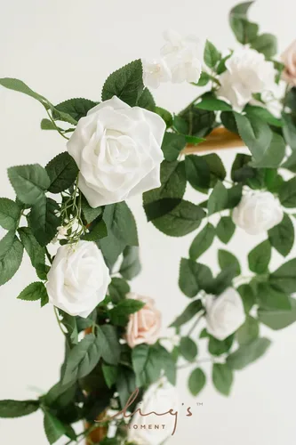 Miniatura 4 de Ling's Moment Guirnalda de Flores Artificiales Blancas de 5 Pies con Rosas Falsas y Hojas Verdes, Guirnalda Floral de Arco de Flores y Enredadera