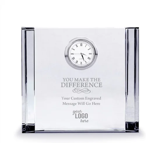 Miniatura 6 de Baudville Trofeo de reloj grabado, cristal transparente con acento azul, pieza de tiempo de inserción de plata, tres líneas personalizadas
