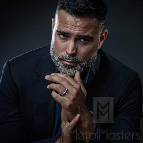 Miniatura 5 de Metal Masters 1.8Ct Anillo de compromiso o boda para hombre, de titanio con acabado domo cepillado, con circonia cúbica, 8 mm