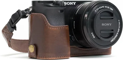 Miniatura 11 de MegaGear Ever Ready - Funda de piel para cámara compatible con Sony Alpha A6300, A6000