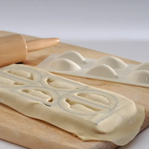 Miniatura 8 de Norpro Pierogi Maker con prensa de plástico, 7 onzas
