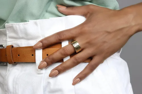 Miniatura 2 de Anillo martillado de oro personalizable para mujer, banda texturizada para moda, boda y compromiso, joyería apilable hecha a mano