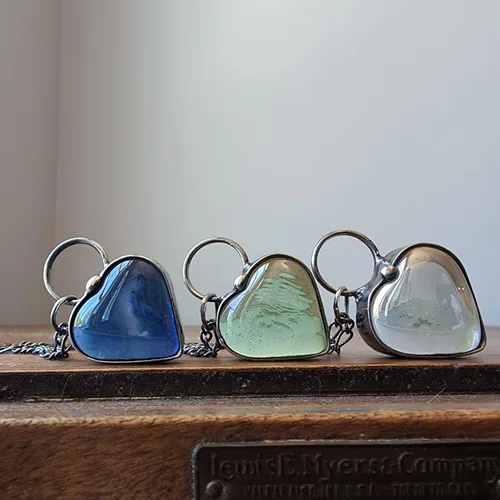 Miniatura 12 de Handmade Glass Chunky Heart Necklace