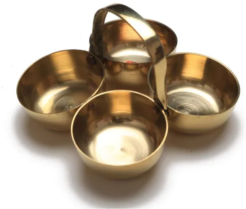 Chowmukh Haldi Kumkum - Soporte de latón para oración Pooja, accesorios para boda, latón, pequeño, 4 tazones, Patra Roli, regalo de regreso,