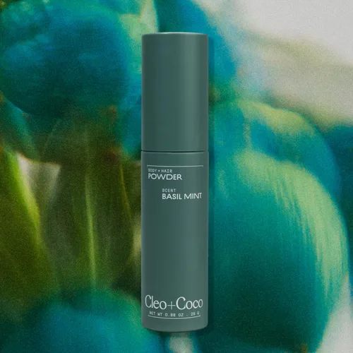 Miniatura 6 de Cleo+Coco - Champú seco en polvo corporal para mujer, fabricado con aceite esencial y polvo de arrurruz, absorbe el olor y la humedad, totalmente