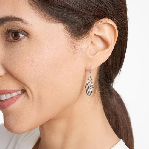 Miniatura 11 de Amazon Essentials Aretes colgantes de plata de ley con nudo celta oxidado (anteriormente colección Amazon)