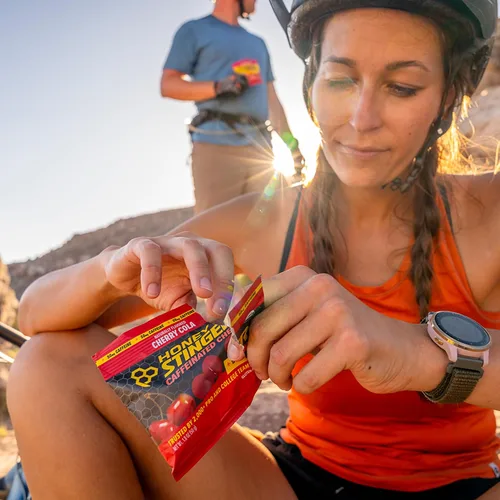 Miniatura 5 de Honey Stinger Gomitas Energéticas Cafeinadas Sabor Cereza Cola, Sin Gluten, con Cafeína, para Ejercicio, Carrera y Rendimiento, Nutrición Deportiva