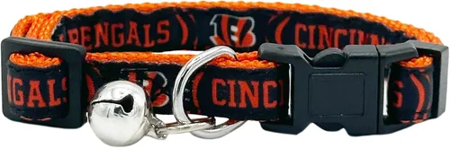 Miniatura 8 de Collar de gato NFL Arizona Cardinals de raso Collar de equipo de fútbol americano para perros y gatos. Un collar de gato brillante y colorido
