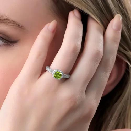 Miniatura 62 de Gem Stone King Anillo de compromiso de plata de ley 925 de 0.236 in con piedra natal y zafiro blanco creado con acento Anillo de compromiso