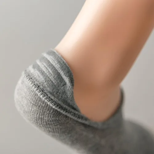 Miniatura 5 de IDEGG - Calcetines deportivos de algodón de corte bajo con agarre antideslizante para hombres