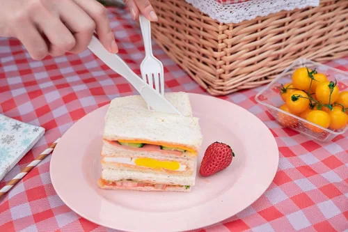 Miniatura 3 de POSATE Platos de plástico desechables, 60 unidades, 30 platos llanos resistentes de 10.25 pulgadas y 30 platos de postre de 7.5 pulgadas para Rosa