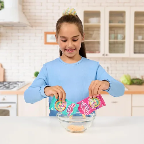 Miniatura 6 de Cookeez Makery Horno de dulces para fiestas, mezcla a tu amigo abrazos. Caliente la mezcla de masa y crea un pastel de cumpleaños interactivo cálido