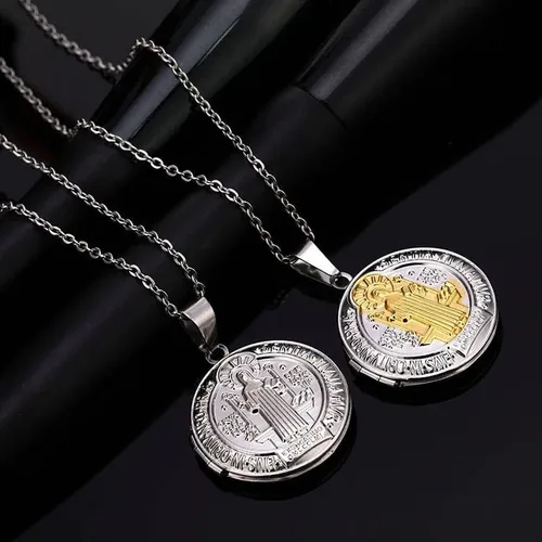 Miniatura 4 de Medalla de San Benito Medalla de Acero Inoxidable Collar para Mujeres Hombres Metal St Benito Cross Medallet Collares de fotos Gargantilla de San
