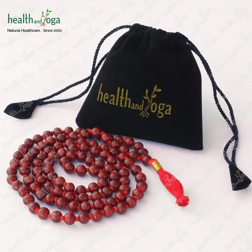 Miniatura 4 de HealthAndYoga™ Mala de Palo de Rosa (108 + 1 Cuentas con Borla) y Bolsa de Terciopelo - Rosario Anudado a Mano para Canto de Mantra, Meditación