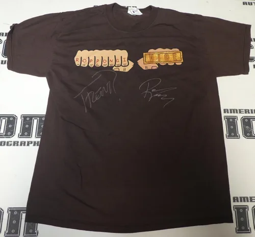 Trent & Rocky Romero Roppongi Vice firmó la nueva camiseta de lucha libre profesional de Japón BAS COA - Artículos diversos de lucha libre con