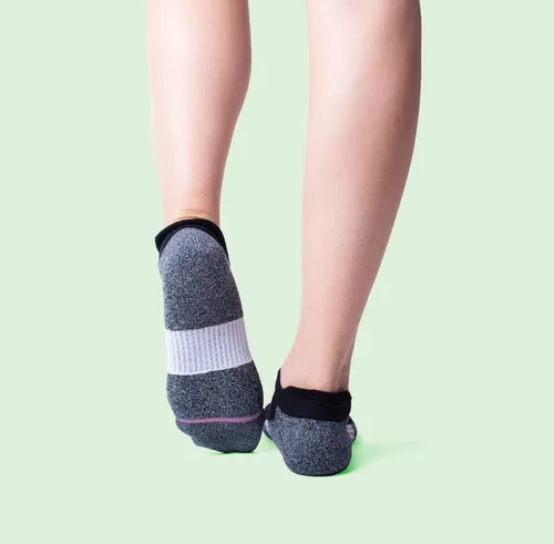 Miniatura 2 de Dr. Motion Calcetines de compresión de corte bajo para mujer, paquete de 2