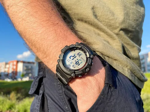 Miniatura 2 de Casio Illuminator - Reloj digital con batería de 10 años, correa extra larga de 328.1ft, resistente al agua, 5 alarmas con temporizador de cuenta
