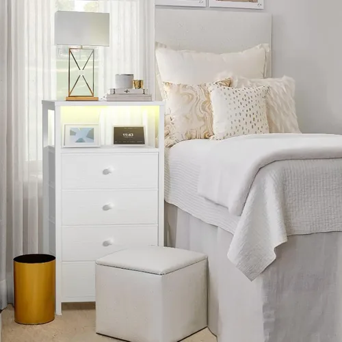 Miniatura 7 de BOLUO Cómoda alta con cajones, mesita de noche blanca con estación de carga y luz LED, cómoda pequeña de 4 cajones en blanco para dormitorio