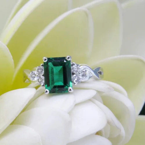 Miniatura 22 de Dazzlingrock Collection Anillo de compromiso con forma de esmeralda de 0.315 x 0.236 in creado en laboratorio y zafiro blanco redondo de 0.087 in