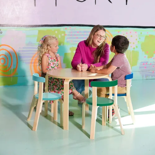Miniatura 9 de ECR4Kids Juego de mesa Bentwood y silla curvada con respaldo curvo, muebles para niños, contemporáneo, 5 piezas