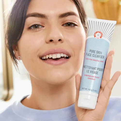 Miniatura 8 de First Aid Beauty - Limpiador facial Pure Skin, elimina eficazmente el maquillaje, la suciedad y las impurezas, limpiador suave deja la piel suave