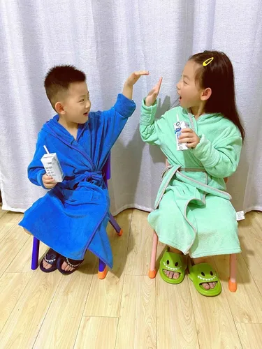Miniatura 8 de SWMSTUPF Bata de baño para niños y niñas, toalla suave con capucha, bata de algodón turco, color verde
